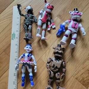 Lot #3 of 5 nights at Freddy's characters